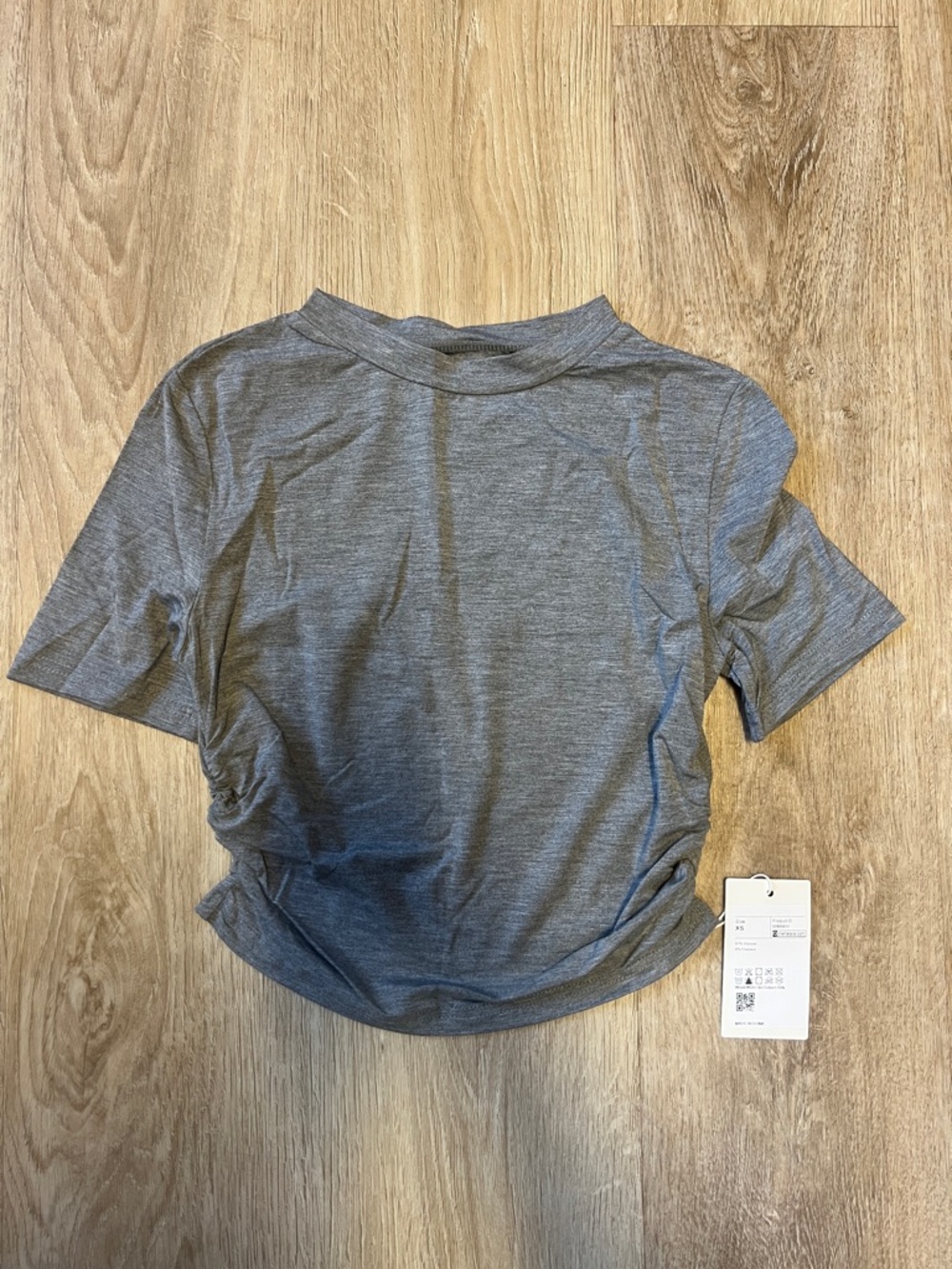 HALARA Women's Short Sleeve Crew Tee in Heather Gray with Scrunch sides